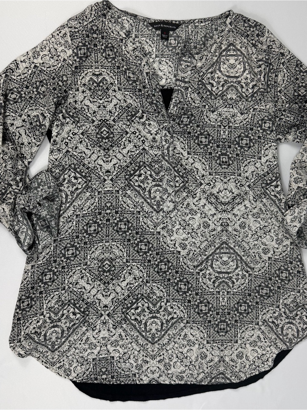Rock & Republic Women’s S Studded Medallion Print Tunic Blouse Roll Tab Sleeve